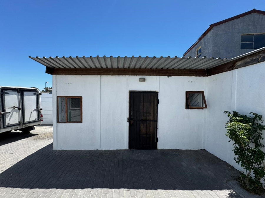 6 Bedroom Property for Sale in Hindle Park Western Cape